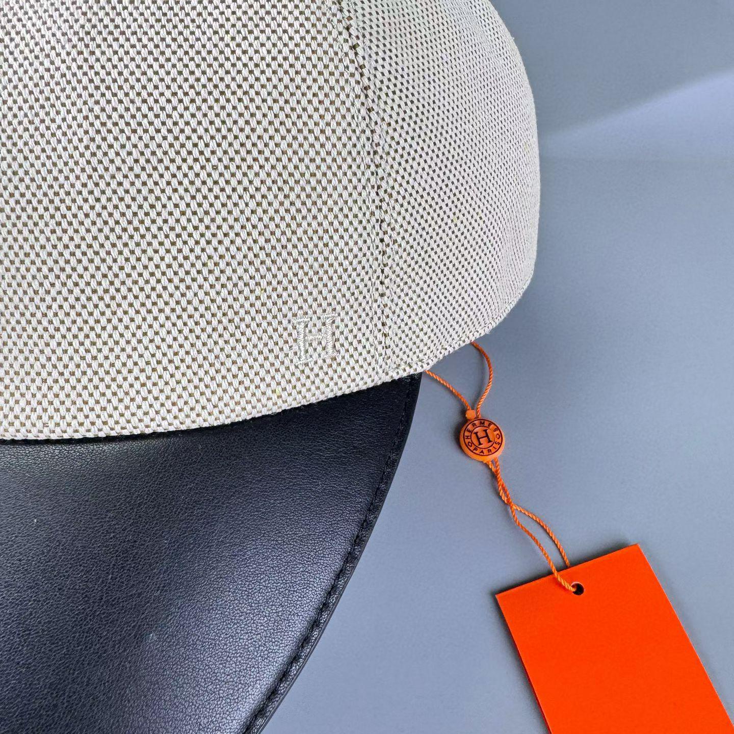 Casquette HRMS à visière effet cuir