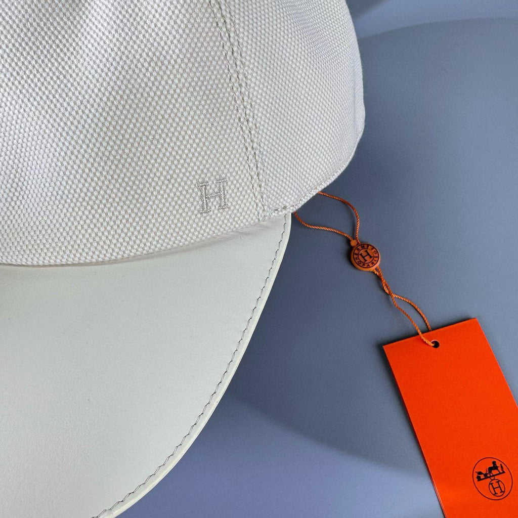 Casquette HRMS à visière effet cuir