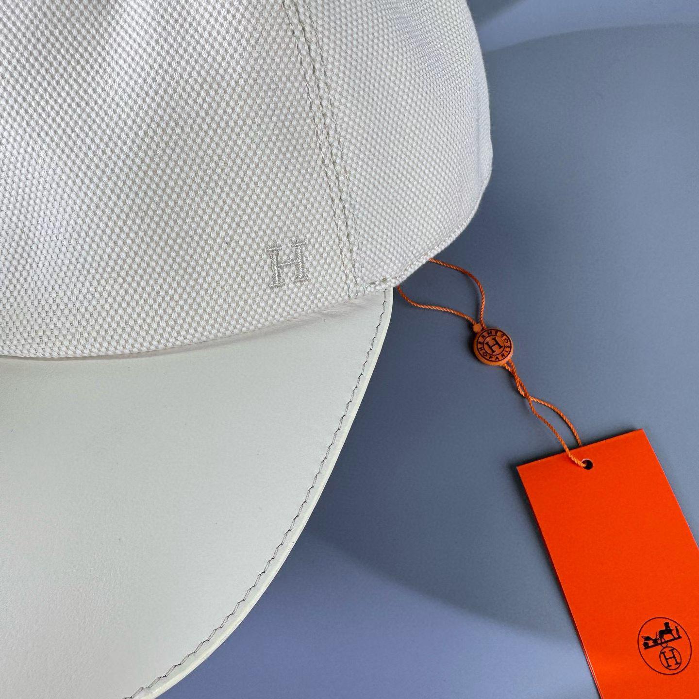 Casquette HRMS à visière effet cuir