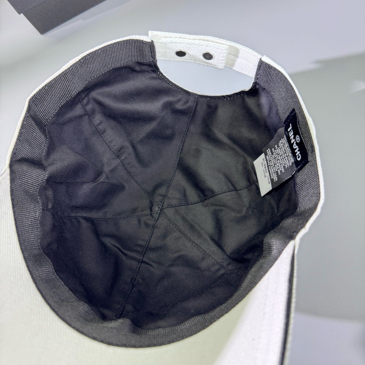 Casquette classique Chnl Noir / Blanc