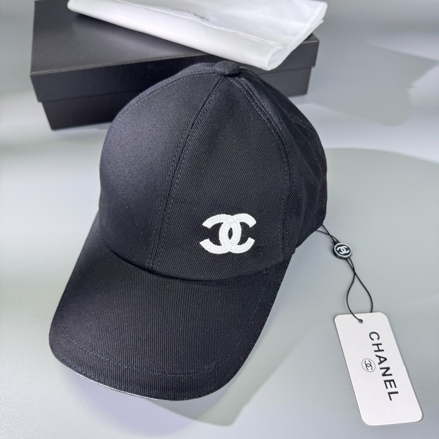 Casquette classique Chnl Noir / Blanc